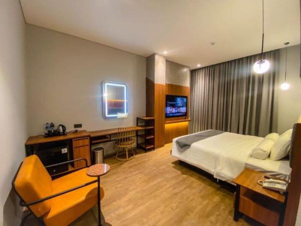 10 Hotel Dekat RS Telogorejo Semarang, Depan & Belakang