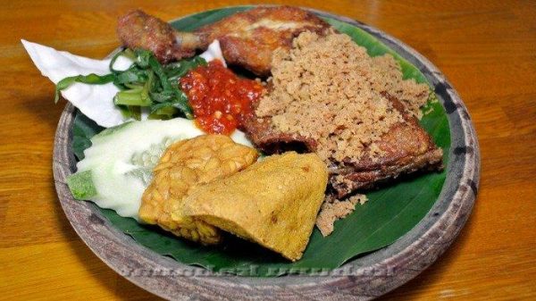 4 Rekomendasi Tempat Makan di Ngaliyan Buat Keluarga Enak dan Murah